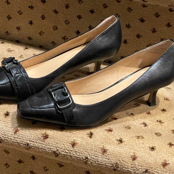 Joan & David Circe Black Leather Pumps - Picture 3 of 4